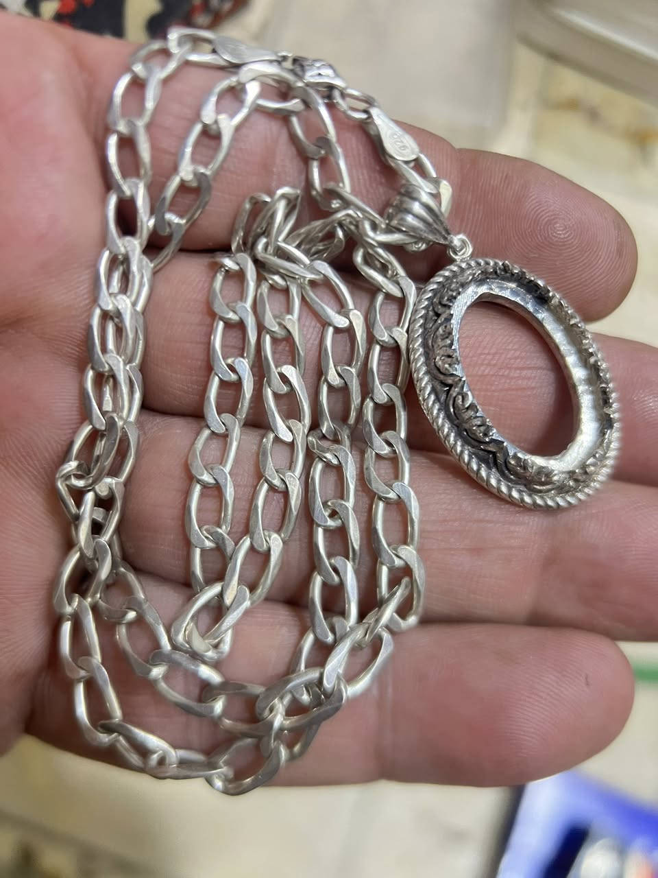 زنجيل ومداليه فضه 
 39غرام 
السعر 140الف
سعر الغرام 3600


**إذا كنت صاحب هذا الإعلان وتريد حذفه لأي سبب، رجاءا أرسل رسالة إلى الدعم الفني**