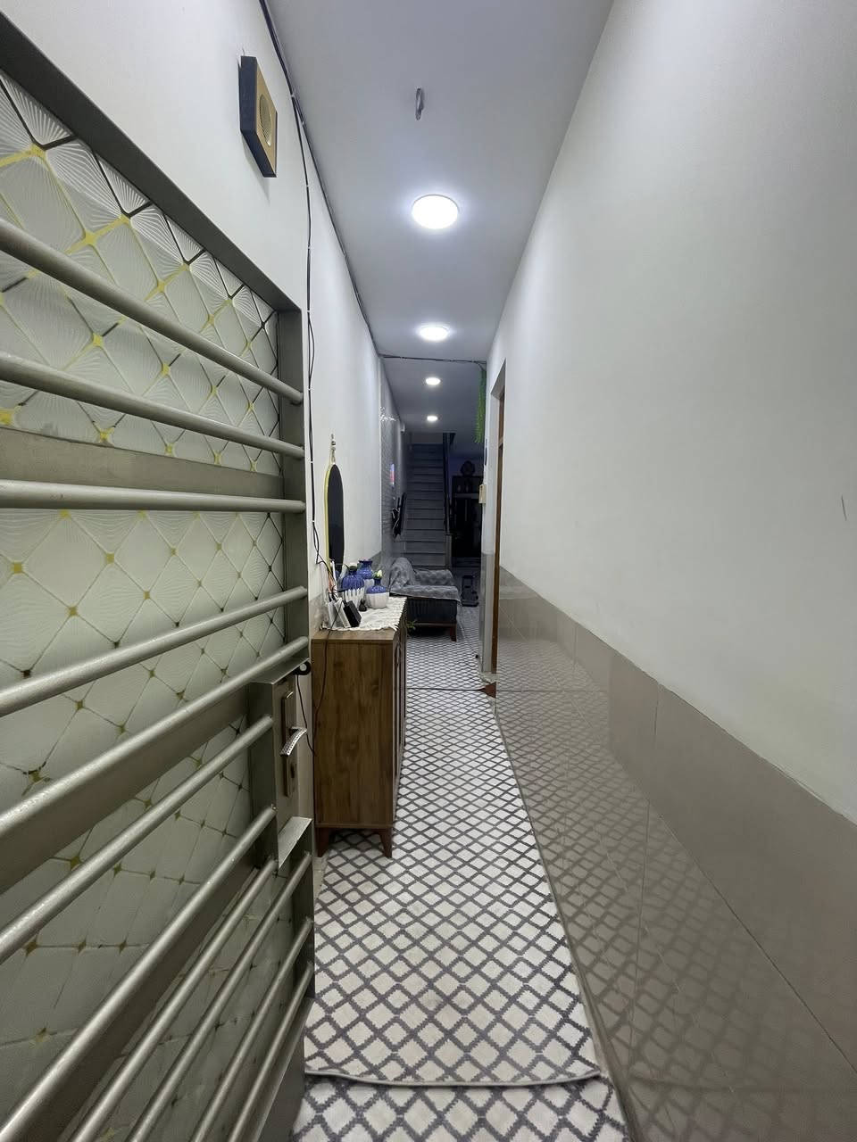 سلام عليكم بيت للبيع بمساحه١٠٠متر واجها٥نزال٢٠ بيت درجه اوله  بناء٢٠٢٤ قاطين نضافه البيت١٠٠٪؜١٠٠ السعر خاص
#مكتب_الارض_الطيبه_العقار
الاستفسار *********** واتساب
