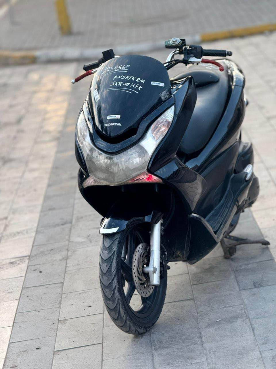 السلام عليكم للبيع دراجه pcxجيل الاول  دراجة مال رمبه ماخذها رمبه الدراجه وأعلى ايدي حجم مكينه 150ياباني الاصلي دراجه جديده مال جناي وعلئ ايدي  
ياباني الاصلي دراجه كامله أستان كهربائي تدفئه بل يدات حساس ازدحام حرف  Aدراجه جديده الدراجه مكينه لوك شلعه معدل خير من اللّٰه دراجه تكول جديده بمعنئ الكلمه واحلا من الصور مال جناي المكان بغداد دراجة مكفوله اي نقص مابيه السعر مليون و350  
وبيها مجال   
اي استفسار *********** بغداد, العراق
