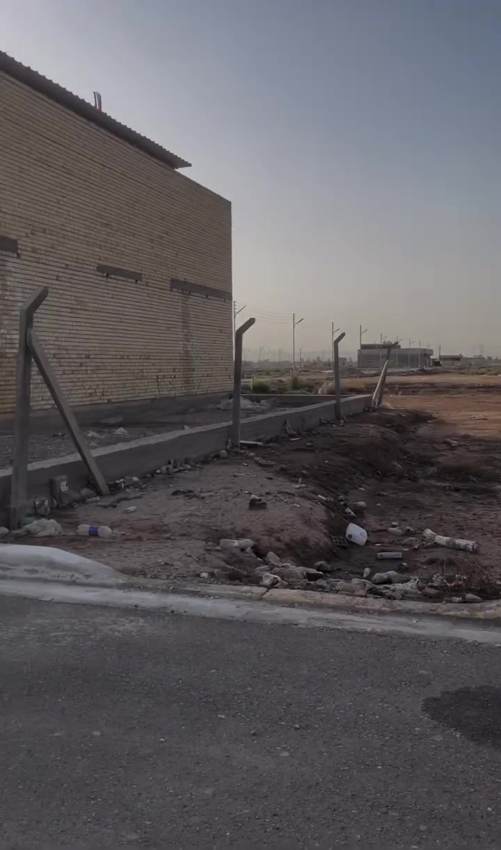 سلام عليكم عندي قطعه ارض للبيع زراعي سند 25
بغداد بوب الشام خلف الهزه مال مرور مقابل مجمع العرين كامل خدمات كلششي تبليط مي مجاري رصيف كهرباء اناره شوراع مساحه 200 متر  واجهه 10 ونزال 20 ابيع 100 او 200 حسب الرغبه
للستفسار اتصل علي وبل خدمه***********
