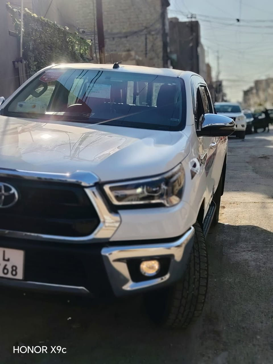 � للبيع Toyota Hilux موديل 2025
السعر  355

وكالة ساز من الشركه مباشر بعدهه بلضمان ماشيه 5000 

اخت الزيرو 

▪️ النوع: تويوتا هايلوكس

▪️ الموديل: 2025

▪️ اللون: أبيض

▪️الكير : أوتوماتيك

▪️: دبل (4×4)

المواصفات:

✔️ إنارة LED أمامية

✔️ شاشة معلومات

✔️ كاميرا خلفية

✔️ تحكم بالستيرن

✔️ مري شفط 

كشنات تبريد 

حساسات خلفيه 

شحن لاسلكي 

رادار نقطه عمياء 

ضغط اطارات 

مانع انزلاق 

مواصفات 1/1 

الحالة:

سيارة جديدة ونظيفة جداً، استخدام 4 اشهر فقط استخدام شخصي 

***********
