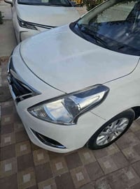 من رخصه الادمن  نيسان صني للبيع موديل 2023 بيه حادث دعاميه مبدله  وشبر...