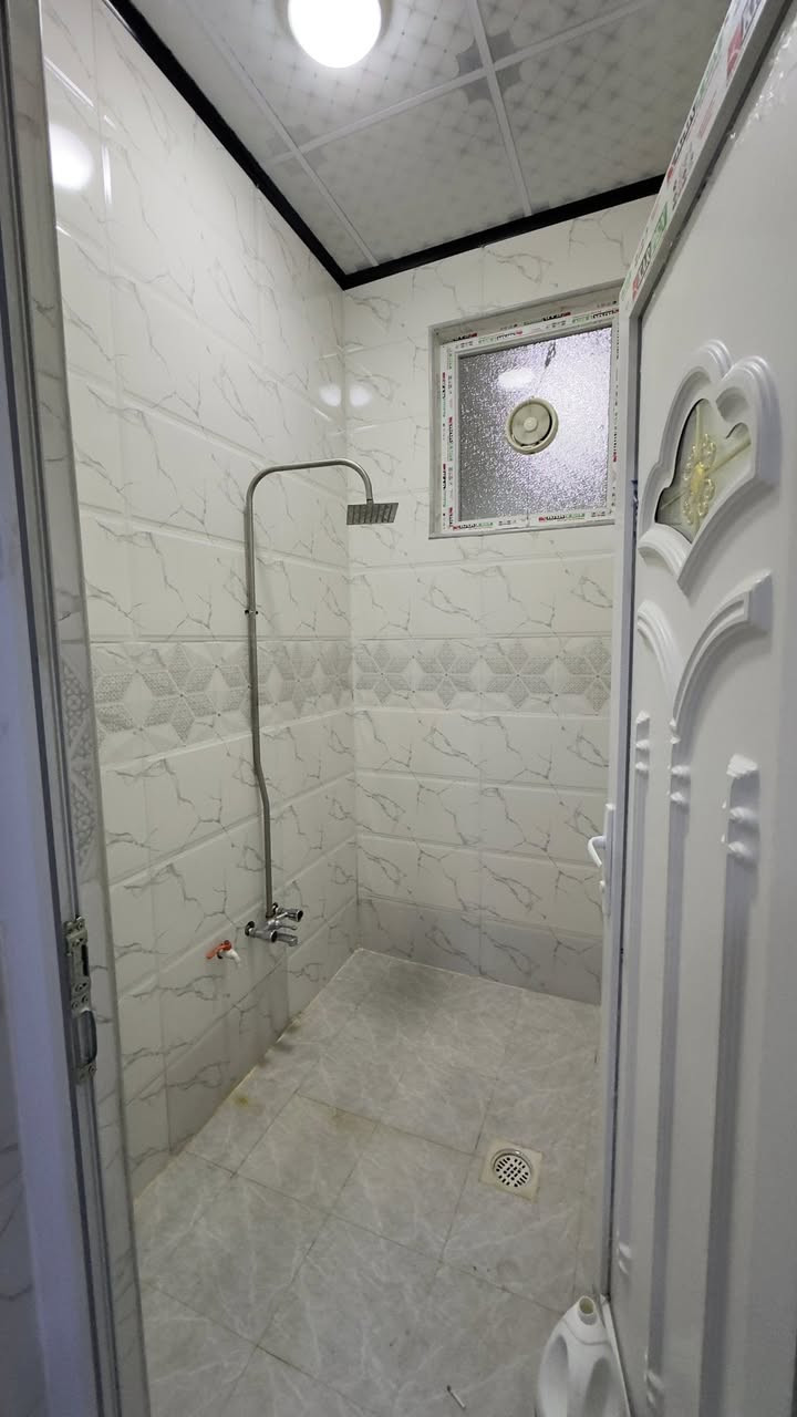 السلام عليكم 

دار للايجار في حي السماح الثانيه طابق ارضي
غرفه وهول واستقبال 
سعر ٢٥٠

مكتب صفوان السنجاري 
‏***********
***********
