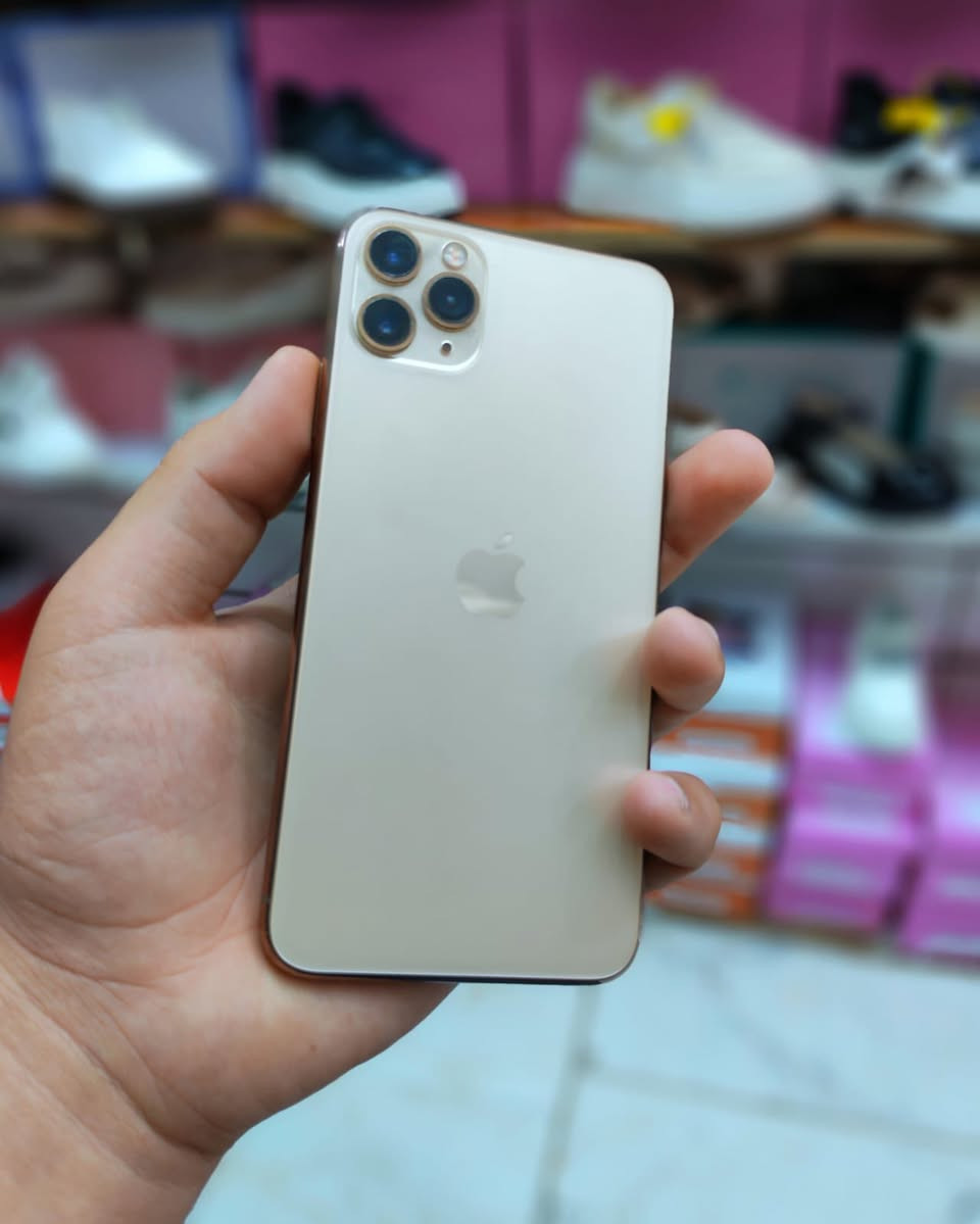 السلام عليكم جهاز iPhone 11 Pro Max /  رقم الطراز MWFG2LL/A/ ذاكرة 256✅ / بطارية 🔋 100/. الجهاز مفتوح امبدل شاشة  اصلية ٣خيارات +بطاريه  السعر استخدامه كلش حلو بيه فقط هاذه الخط بل شاشه السعر 200 العنوان بابل القاسم لاستفسار الاتصال على الرقم ***********
