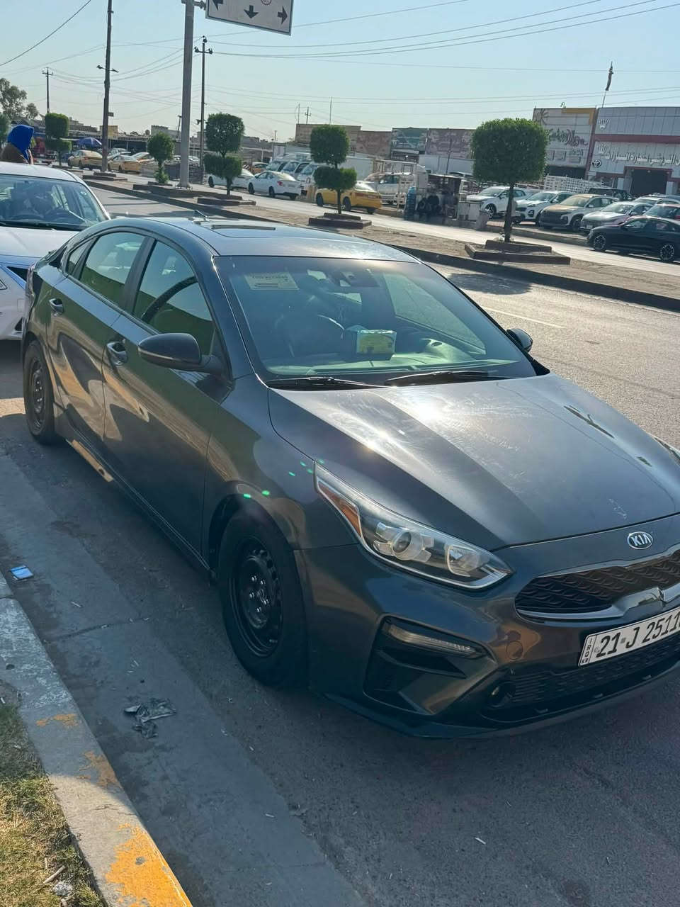 السلام عليكم فورتي للبيع موديل 21 فول مواصفات حادثها جاملغ خلفي وباب صبغ
رقم سليمانيه بسمي 
مكينة كير تبريد مكفول 
ماشي 60
مكاني بغداد 
مكلف بنشر اي استفسار 
التصال على الرقم
***********
السعر 120 وبيها مجال
