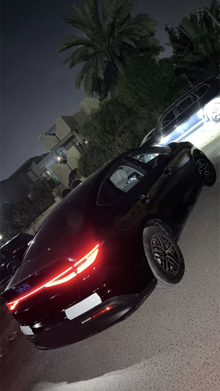 بي واي دي سيل اسود ام الويل الكروم مو العاديه
ماشية 12 الف 

كامل ملحقات مع ارضياتها الاصليه مع جناح خلفي و برمجه شاشه كل التطبيقات 

بعدها بنايلون الشركه رقم بغداد

للاستفسار *********** واتساب
الف عافيه عل ياخذها
