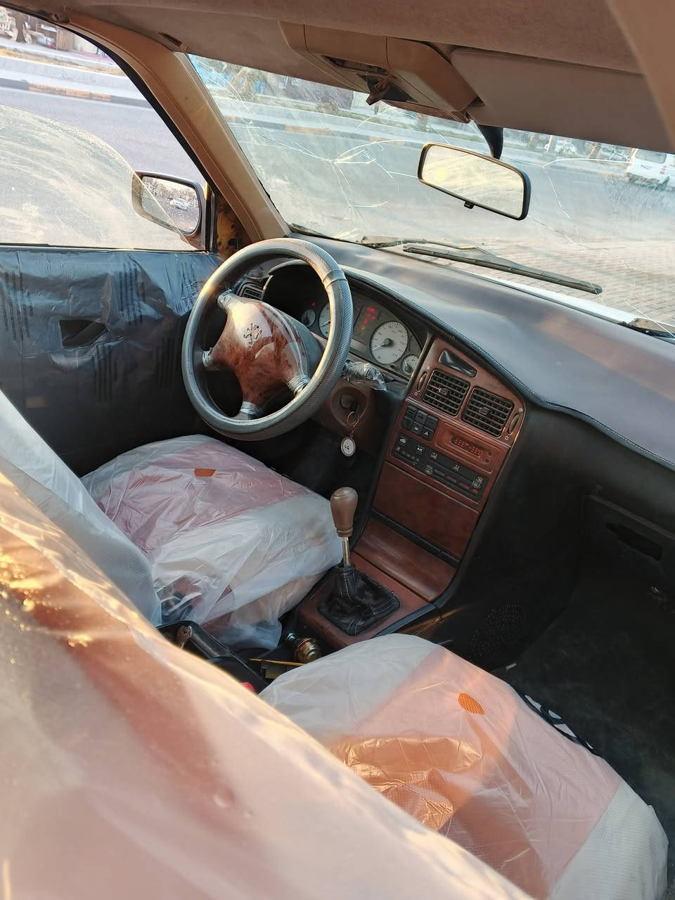 بيجو بارص 2011 مكينه خير من الله مشط وباور كله شغال كهربئيات كلها شغاله شرط التحويل وتساب *********** السعر 23 وبيها مجال لطيبين هذن خياسات سمكرتهن وماصبغتهن
