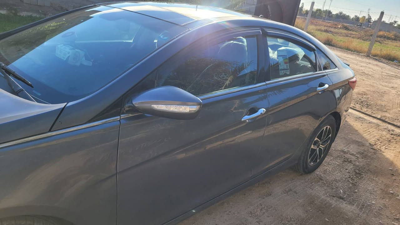 السلام عليكم 
سوناتا 2011 خليجي
مكفولة بيها طخه بسيطة بهلال الجاملغ وشوي جراد بالبنيد   
فول موصفات 1/1
بانوراما 
تحكم ستيرن 
كشنات كهرباء 
بصمة ابواب 
بصمة تشغيل 
كير محرك حداديه كله جاهز 
محرك 2400 دوش  
رقم بغداد دولي بسمي 
السعر 118 مجال بسيط  
مكانها بغداد 
[‏‪***********‬‏ متوفر واتساب
