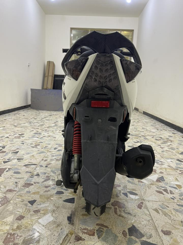 سلام عليكم ماكس مضلع حديث موديل 2011 نوزل دراجة مال رمبه بلادية وما مفتوح بيه برغي ومختمة مكفولة وجديدة كلش فلس واحد مذب عليه ماشية 4 الف زوج تايرات جلاتين دشبول لونين اي نقص مابيه جيب فيتر وتعال بدربك السعر 
مليون و 100 الف عنوان بغداد الشعب الشراي يتصل ع رقم 
***********
