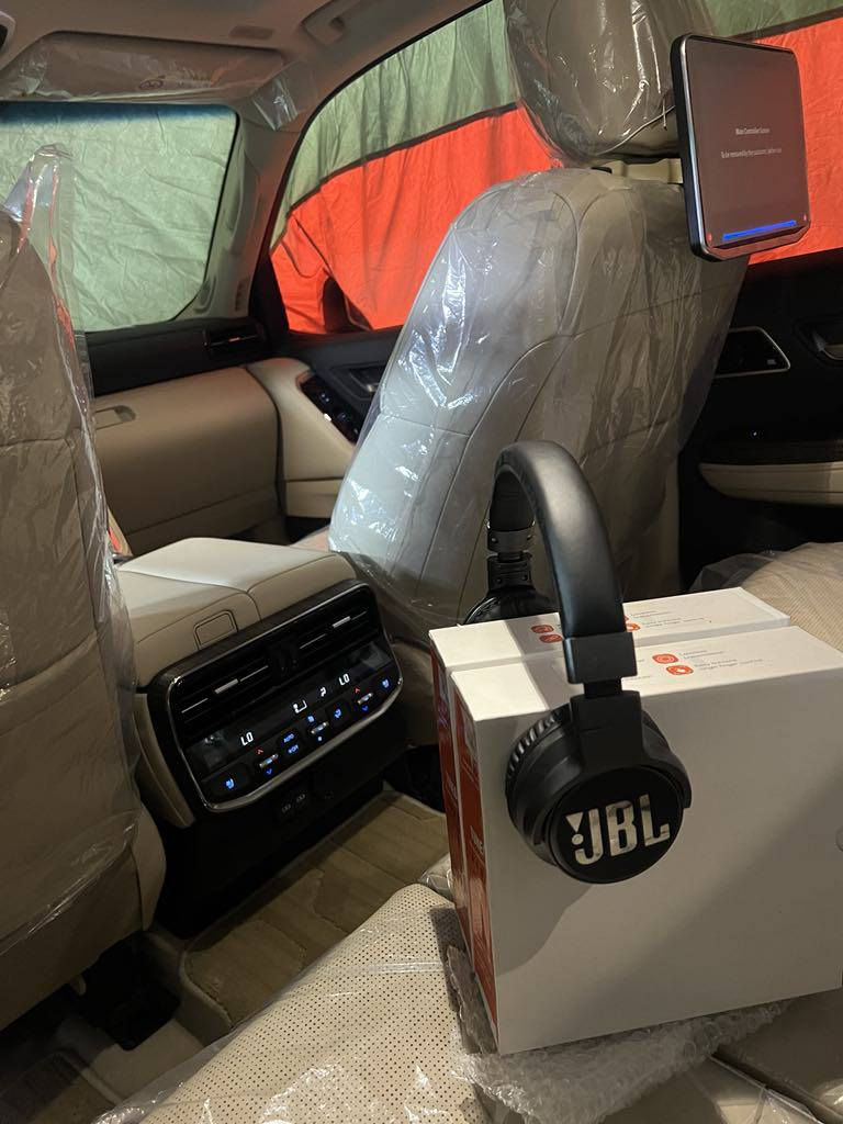 سماعات لاندكروزر محيطيه مانع للضوضاء وكالة jBL اصلي جديد يرهم من موديل 22 لغاية 25 للاستفسار عن سعر علق بتم يأتيك السعر عالخاص
موبايل *********** واتس
