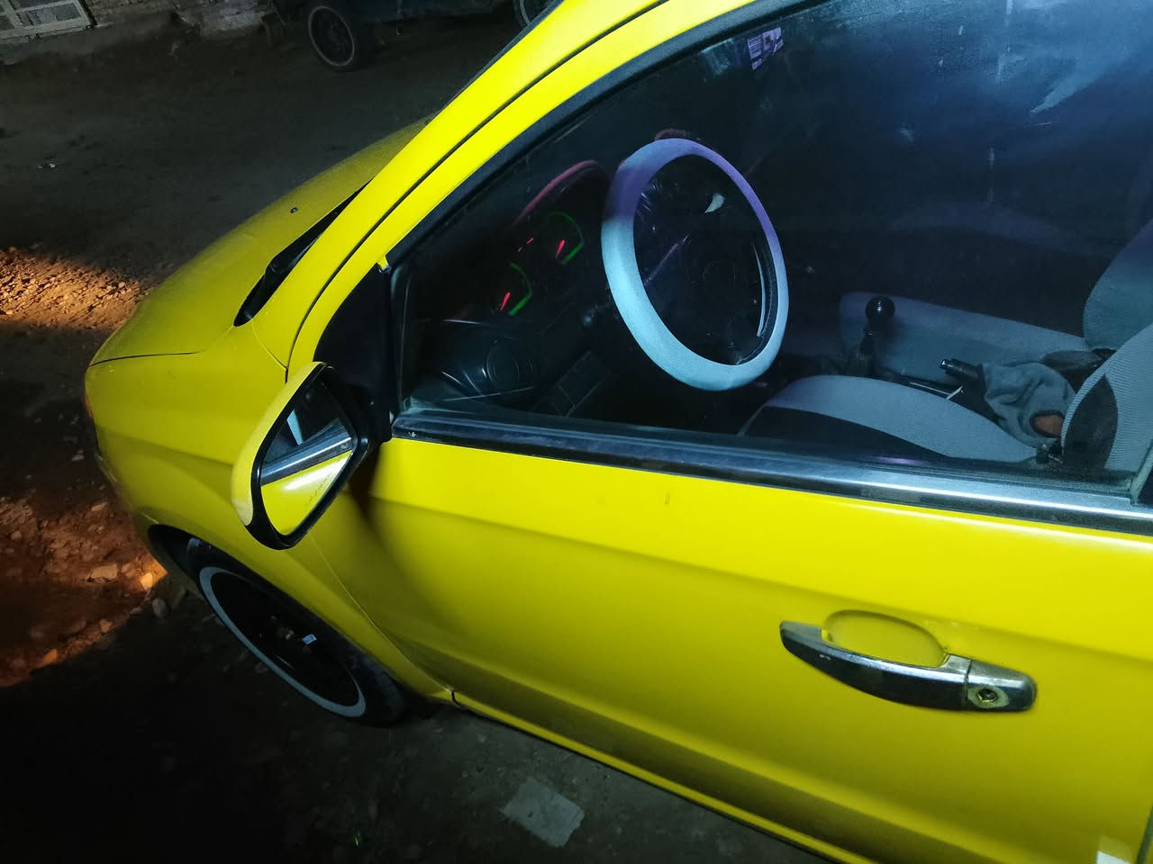 السلام عليكم افيو موديل 2008 امريكي مكينه 1600 قبل سبوع شديته تتفه تبريد شغاله بعدي على البلاد سياره مكفوله من ضربه تخم تاير خط ابيض جواء سياره جديده معنه الكلمه تجي وشوف بعينك ماشيه 242 حقيقي سياره مامشتغله تكسي 48 وبيه مجال *********** سياره بسمي سنويه 2031 مصفره هيه بحث البارحه صفرته خابرني واني بخدمتك سكني بغداد
