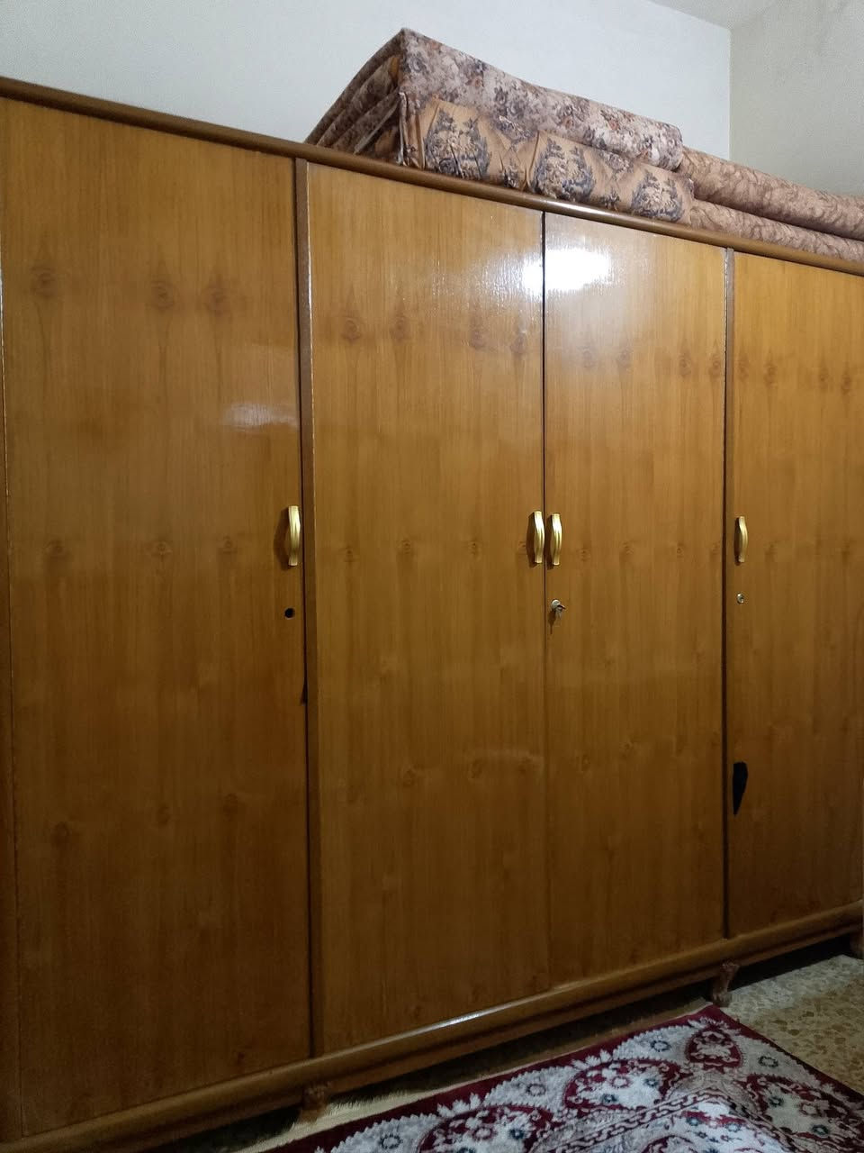 كنتور اربع ابواب جديد صار شهرين من اشتريته السعر 400 الف وبي مجال الرقم *********** الدورة شارع 60 قرب مطعم سندريلا
