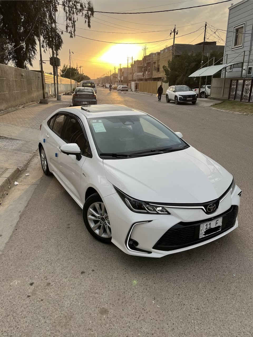 للبيع كورلا هايبرد 2025  فول موصفات للأخير اعلة فئة زيرو السيارة رقم بغداد الجديد ماشية 500 كيلو فقط بعدها بريحة الشركة حتة كباتها ما مشدودة والارضيات البلادية بل صندوك شادلها مطريات وحراريات للدواخل 
موصفات السيارة 
شاشة جبيرة + العدادات دجتل 
كامرات 360 . 5 كامرات دبل كامرة بل صندوك + داش كام بلادي ال 5 كامرات كلهن يسجلن بلادي 
لدات بل بجم بلادية ام الترحيب + اشاير لكزز 
سبايدر خلفي 
رادار امامي + تحديد مسار 
قطعتين تبريد 
بصمات 2 + دخول ذكي 
اضاءة السيارة كلها LED 
فتحة سقف 
كشنات جلد اسود بلادي + كشن كهرباء 
السيارة جديدة قبل سبوع مطلعها من المعرض زيرو 
مكان السيارة بغداد *********** بي واتساب فيس ما متواجد 
ملاحضة / السيارة زيرو المو شراي لا يتصل
