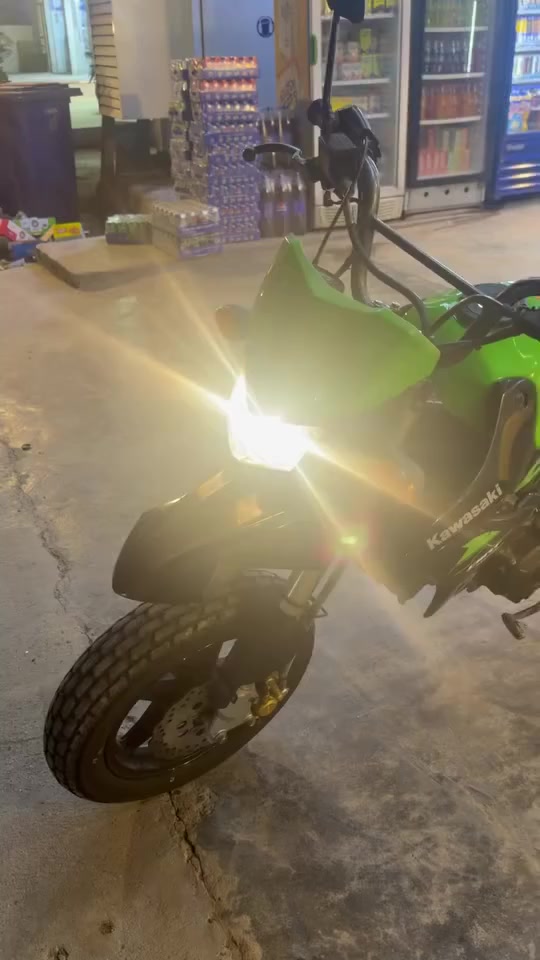 السلام عليكم دراجه كاوسكي KLX 150 SR الدراجه كفاله عامه اي زلغ مابيهة محرك ناعم مينسمع صوته بدون اوراق مكاني بغداد العامريه ***********
