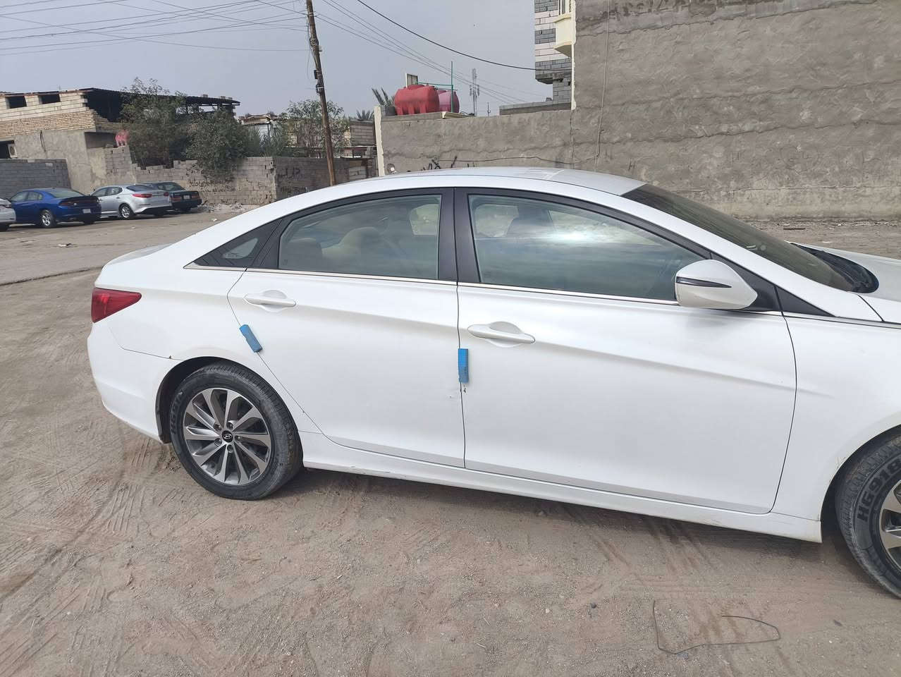 سلام عليكم سوناتا 15 خليجي شركه عامه  السياره كفاله بس بيه باردات 2 موضح بصوره سعر 150 وبيه مجال عنوان البصرة رقم الهاتف ***********
