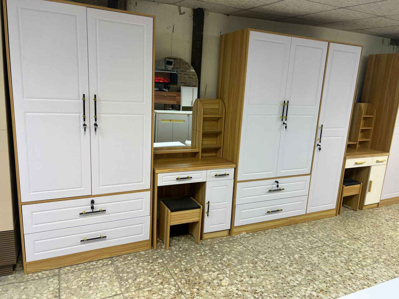 كنتور 2 باب 200 الف
كنتور 3 باب 250 الف
كنتور 4 باب 350 الف
سرير 165 الف
ميز مراية 155 الف
كومدي 80 الف


**إذا كنت صاحب هذا الإعلان وتريد حذفه لأي سبب، رجاءا أرسل رسالة إلى الدعم الفني**