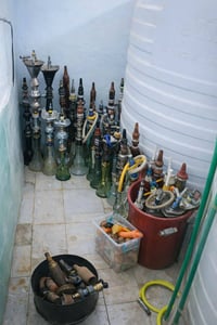 نراكيل مستخدمه نضيفه بعد وياهم الماني مطبعات كلهن كاملات هنه وفناجين ب...