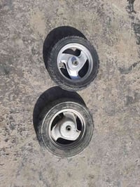 زعفرنية • مال ماكس • تايرات