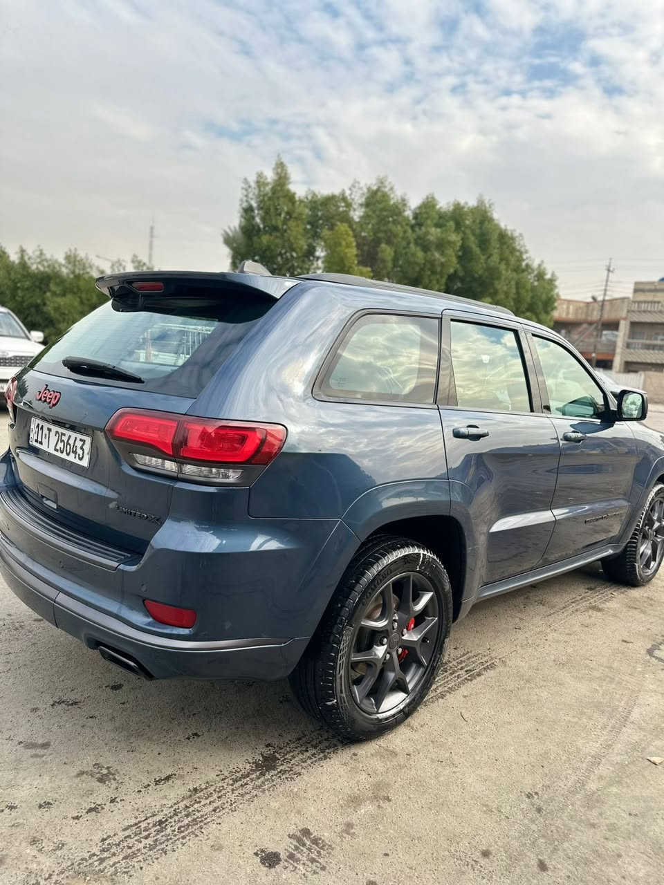 جيب 2019 لمتد اكس لون بحري  فول 
مواصفات ١/١  بانوراما بصمه شكل رياضيي
 محرك ٣٦٠٠ وارد أمريكي 
 حادث بنيد فقط 
فول فول مواصفات شاشة كبيرة لمس كاميرا 
حاسة رادارات كشن جلد كاربلي  

 تشغيل عن بعد تحكمات ستيرن بلتوس
 أوتو ستوب للتحذيرات تبيرد مركزي
 تحديد سرعة محرك 6 سلندر

سيارة كلش نظيفة

السعر 26000 

ماجد احمدرقم صاحب السياره ***********
