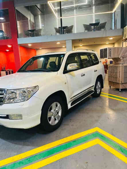 السلام عليكم 
لاندكروزر 2011 /5/7 VXR  ماشيه 145 مكان السياره ميسان العماره بيه جاملغ اليمنه صبغ مع باب الصدر صبغ فقط ولباقي كفاله كير مكينه السياره ع وضع الشركه السعر 350$ للاستفسار ع الرقم ***********
