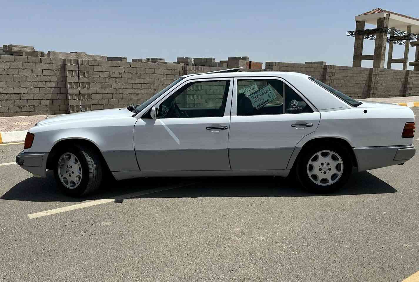 🚗 مارسدس للبيع

سيارة على وضعيت الشركه بدون صبغ شرط 

(شرط صبغ شركه )

(ملاحضة بيها شبر صبغ بونيد فقط  )

( قواعد الدبل بلاد )

(كهربائيات كله شغاله )

موديل 1992 اصل

رقم كركوك شرط التحويل 

محرك بطه 2500 

تبريد + تدفئ

تخم تاير جديد 

صدر عام جديد

داخل جلد 

لايت عالي ناصي زنون 

فتحت سقف شغله 

مكان السيارة ديالى جلولاء 

سعر 75$ 

***********
