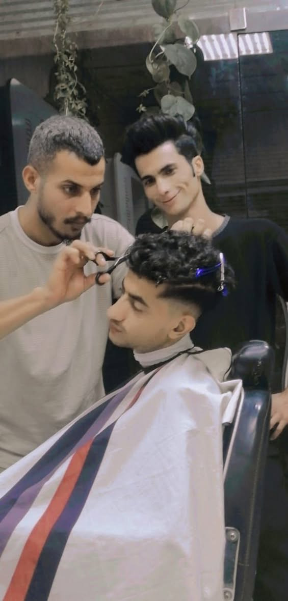 يعلن محل نيولك للحلاقه بأدارة كاظم وكرار🧿
‏عن فتح باب التسجيل لدورات الحلاقه الرجاليه
‏مدة الدوره شهر
‏(نظري+عملي) 
‏*كل الدروس محفوظه الكترونياً على شكل فديوهات تعليميه للمتدرب
‏من الصفر لحد الاحتراف
‏الدوره تشمل كل ما يخص الحلاقه الحديثه من:-
‏تدريج شعر🧵
‏تعلم استخدام نوعين من الخيط(فم+مقص) 🧵
‏تعلم تدريج لحيه🧵
‏تعلم استخدام سشوار شعر🧵
‏تحديد بأنواعه🧵
‏تعلم استخدام جهاز شمع🧵
‏تعلم استخدام جهاز بخار🧵
‏تعلم العنايه بالشعر🧵
‏تعلم جلسة العنايه بالبشره🧵
‏تعلم استخدام جهاز شفط دهون🧵
‏تعلم العمل بالمكينه الثلاثيه الروسيه🧵
‏تعلم استخدام مكينه الانف والاذن🧵
‏تعلم استخدام كاويت شعر🧵
‏طريقه عمل مسرحات شعر🧵
‏طريقه عمل خبطات بشره🧵
‏تعلم استخدام السناره🧵
‏صبغ الشعر+اللحيه وكيفية استعماله🧵
‏تعليم طريقة صبغ اللون السلفري(الابيض)🧵
‏برنامج ادارة المحل🧵
‏كيفية التعامل مع الزبون🧵
‏#العنوان بابل المسيب فرع مرطبات النورس 
‏للحجز والاستفسار على الارقام التاليه او مراسلة الصفحه
‏***********
‏***********
‏_المسيباوي لدورات الحلاقة
‏
