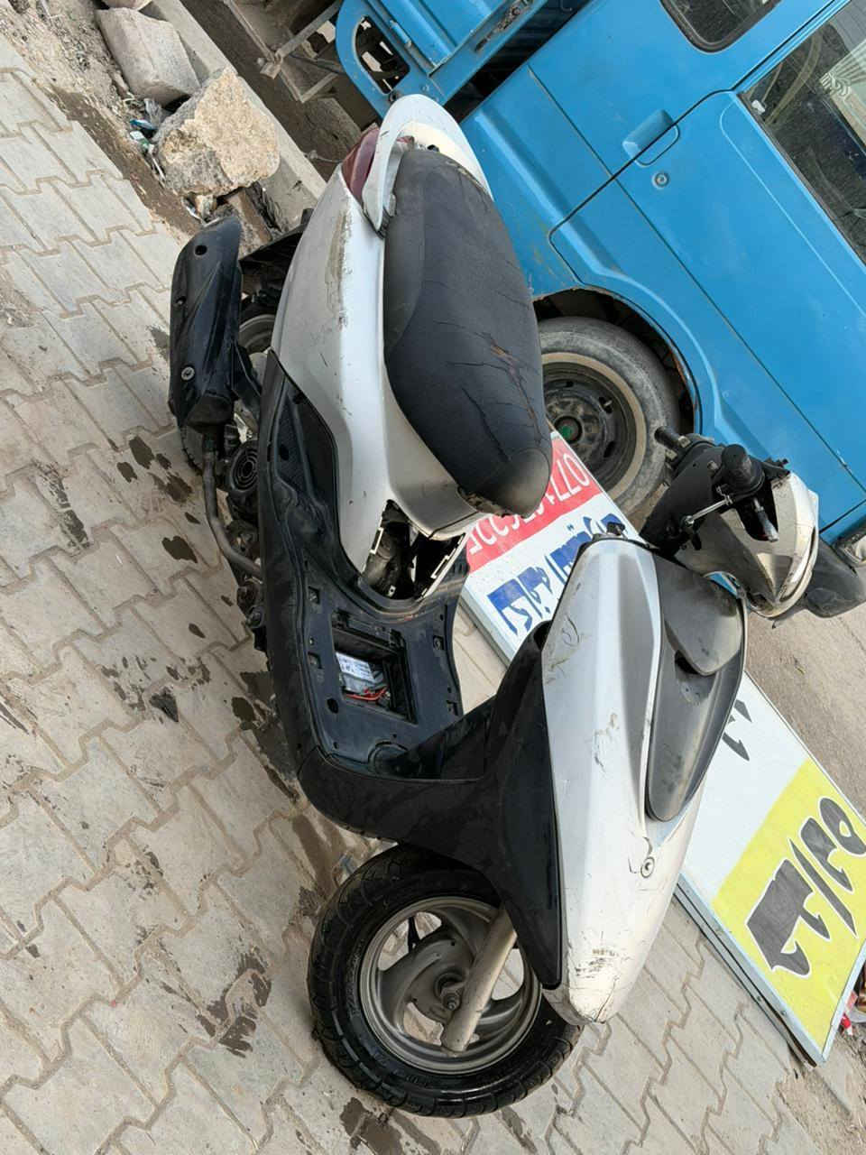 بريز لايت عالي سلف هندر شغالة يراد لهة شوي ترتيب ب٣٥٠ بيها مجال مكاني مدينة الصدر 
*********** بغداد, العراق
