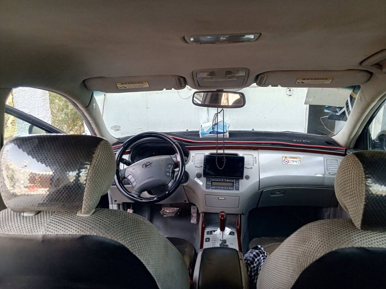 السلام عليكم شباب سيارة ازيرا موديل 2007 بأسمي سيارة جاهزة صدر امامي وخلفي جديد تبريد ثلج مكينة بيها خيط بخار بدون تنقيص كير نظيف محرك 3800  تحويل ثاني للبيع سعر 87 وبيها مجال او مراوس بسوناتا للاستفسار ***********/ /***********
