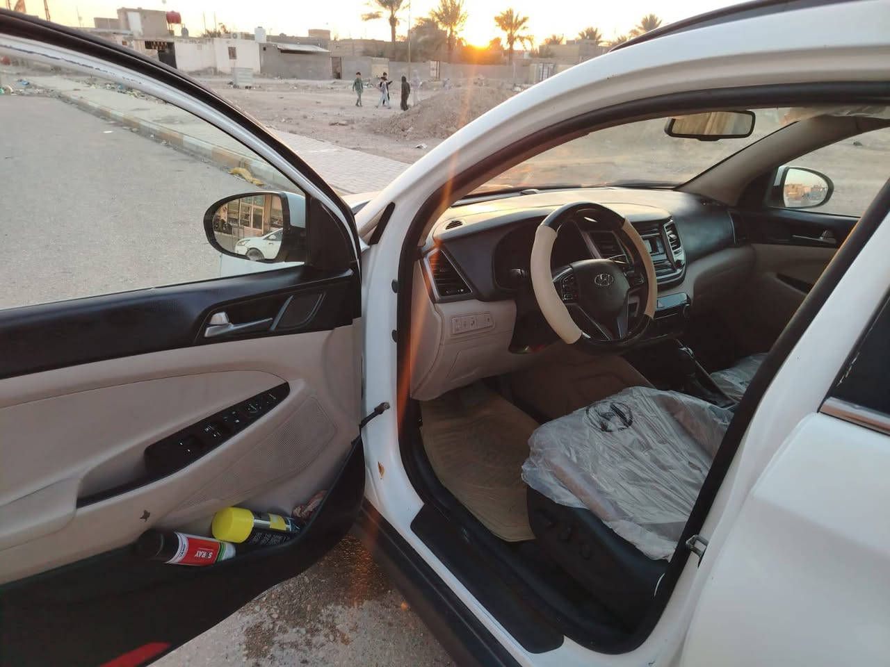 السلام عليكم توسان موديل 2017
بانوراما بيها ضربه ب الجاملغ الامامي جهت السايق 

محرك وكير استندر فول مواصفات حجم المحرك 2400السياره باسمي 

السعر 145 وبيها مجال لليجي . العنوان السماوه قضاء الخضر تليفون ***********
