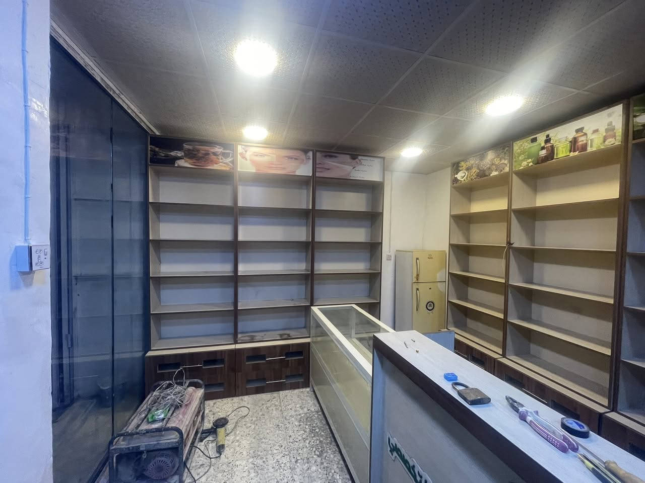 فاترينات تفاصل شغل درجة اولى  تحتوي ع مجرات استخدم شهر المكان نجف ***********
