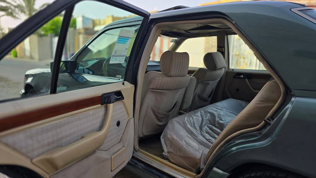 سلام عليكم مارسدس دب لون زيتوني  موديل 91 مكفوله كير مكينه بلاد السياره جاهزه من كلشي ما بيهه اي نقص قواعد سليمات ما طكات بلاد مصبوغه صبغ عام  قطر خياس ما بيهه تبريد ثلج مشروع وطني كشنات كهرباي حداديه 80/ 100 فتحه سلايت شغلات السياره مال جناي بعدهه جديده اتعهدلك بل صوليات والتحويل والعيب الشرعي تخم تاير اذا مراوس حسب القناعه عادي  السعر 65 وبيهه مجال الطيبين عنوان الناصريه مركز الاستفسار الرقم ***********
