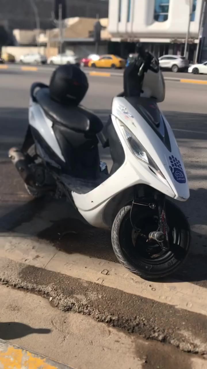 سلام عليكم دراجه كامكو كوري ادراجه نظيفه كلشي شغال بيه دراجه سلف نكره سلف تشتغل
دراجه ما بيه اي نقص سعره 400وبيه مجال عنوان ديالى بعقوبـٰــه حي المعلمين رقم *********** راسلني وتساب
