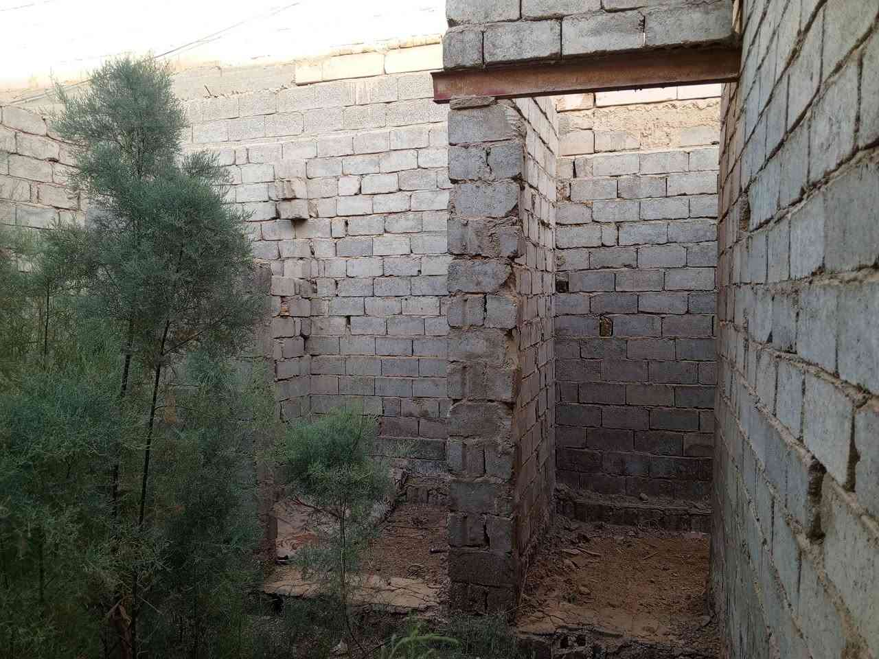 سلام عليكم عرصه مبينه هيكل 130متر مكان نجف سهيليه خلف محطه ربال قرب جسر الامام علي
رقم واتساب ***********
