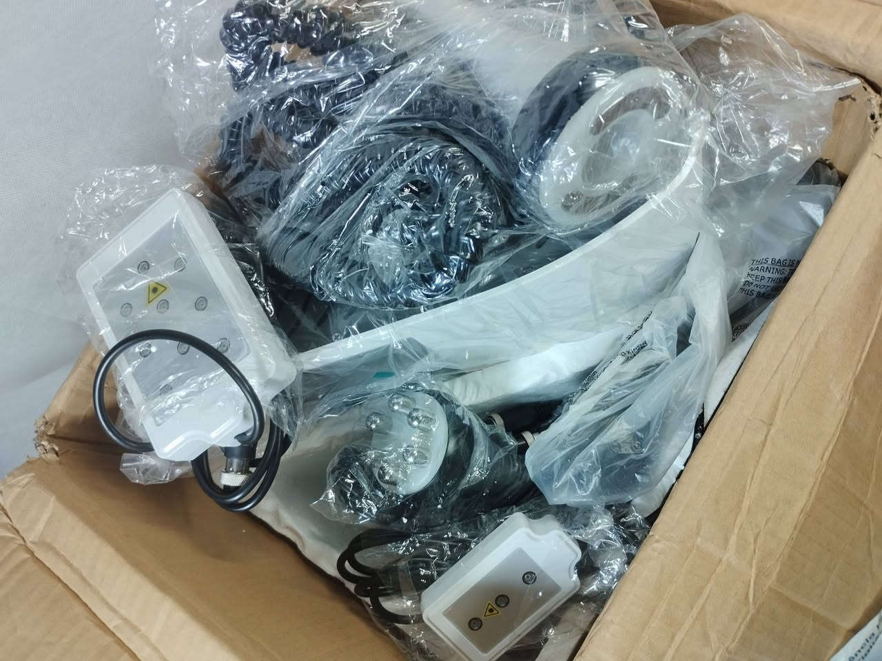 السلام عليكم 
متوفر جهاز شد و ازالة الشحوم قطعة ضخمة 
وياه اكثر من هيد كل قطعة مخصصة لجزء من الجسم
للوجه و للعين و الظهر و الافخاذ و الصدر قطعة عملاقة 
للي تفيدة يتواصل خاص و يدلل


**إذا كنت صاحب هذا الإعلان وتريد حذفه لأي سبب، رجاءا أرسل رسالة إلى الدعم الفني**