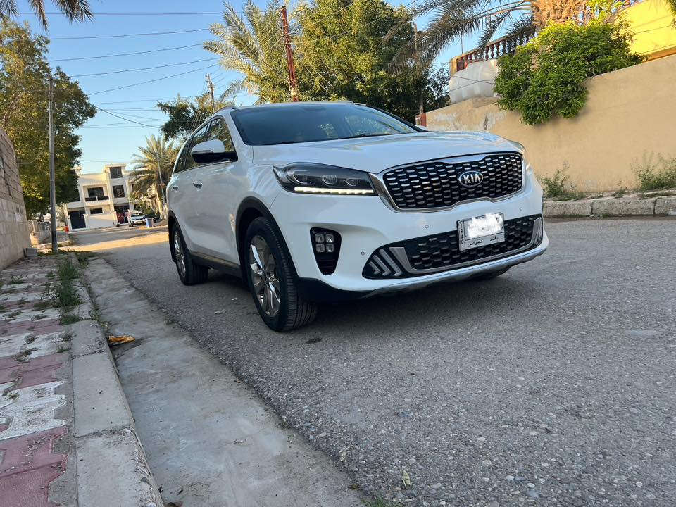 كيا سورنتو خليجي 
رقم بغداد الماني بسمي 
موديل ٢٠١٨ شكل ال٢٠
لون ابيض 
دبل شباك شكل الجديد 
٦ سلندر ٧ راكب 
فوووووول مواصفات بدون فتحة 
بصمتين: تشغيل وتقفيل 
بردات خلفية اصلية 
الباب الخلفي كهرباء 
كامرة دوارة اصلية 
مري شفط مع القفل 
حساس امامي وخلفي 
شاشة كبيرة اندرويد 
نظام ايكو درايف 
كشنات جلد اصلي لونين 
كشنات ٢ كهرباء 
كامرة دوارة اصلية 
مري شفط مع القفل 
حساس امامي وخلفي 
تبريد ابيانو لمس 
تبريد ٣ قطع ثلج 
تحكم استيرن فول 
حاكية : ابلوتوث: اوكس 
كيجات السرعة زئبقية 
شاشة الدشبول الكترونية 
اضواء ترحيب بليدات 
جي: بي: اس خرائط طرق 
علامة سورنتو بلدوسة 
لد امامي وخلفي 
لايت زنون اصلي 
لايت لد٥ عدسات اسود 
مانع انزلاق وانحدار 
يدات نيكل اصلي 
اشاير بلمري 
ويل اكروم ١٩
تخم تاير جديد
ماشية ٧٠ الف اصلي 
كير ومكينة وصدر وحدادية وتبريد خير من اللة
بدون ضربة وتبديل واشخوط وبارد وصبغ عدى شخطين بسيطات مكفولة الباقي
سيارة نظيفة وجاهزة مابية اي نقص 
فديو موجود بلمنشور
السعر ٢٢٤$
***********
