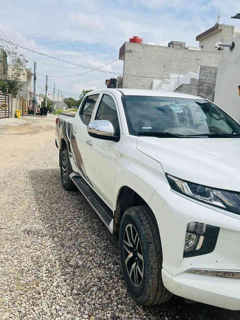 السلام عليكم
مستربوشي L200.                                               موديل2022

درجه 2

ماشيه ٦٤ الف كليو متر حقيقي

سپير مانازل

فول فول مواصفات

كوشن جلد 

دفع رباعي 

خمسه ويل كروم بلاد

مرايه كهربائيه 

شاشه اندرويت كبير 

كاميرا HD 

حساس

اربع جام كهربا أوتو 

يده نيكل

لايت عدسه 

زينون بيلاد 

بگلايت LED

رقم سليمانيه بسمي تحويل ثاني يوم

سنويه جديد ليحد2029

هزه جديد

مابيها قطره صبخ 

بس بيها بارد واحد زغير 

ماباقي كل شي بشرط 

كير محرك مكفول كفاله عامه
عل سعر تعال خاص


**إذا كنت صاحب هذا الإعلان وتريد حذفه لأي سبب، رجاءا أرسل رسالة إلى الدعم الفني**