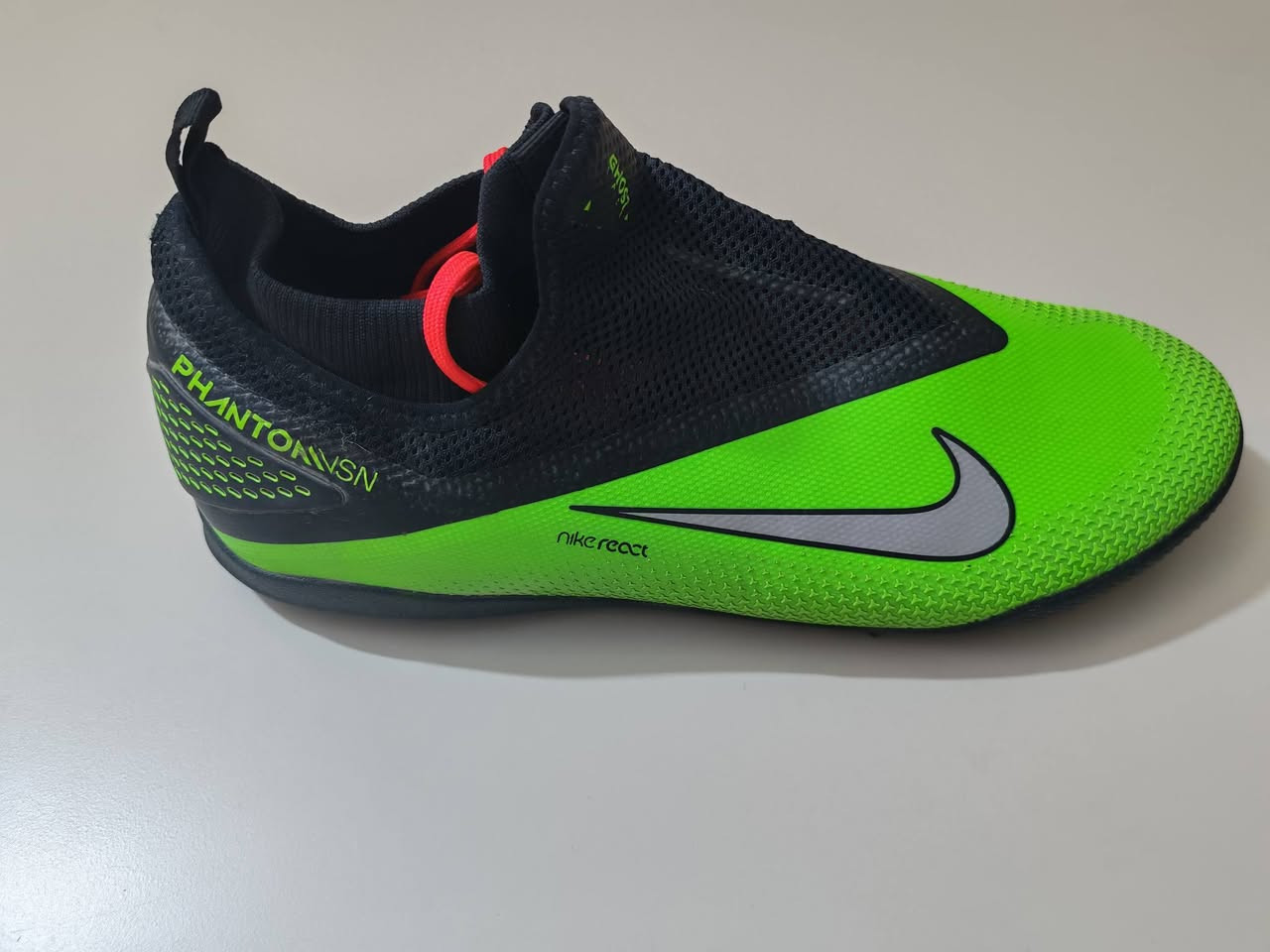 اصلي وكالة غير مستخدم جديد سعر القطعة 50 الف متوفرة قياسات من 40 إلى 44.5 
للحجز واتساب ***********
