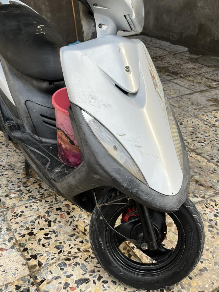 السلام عليكم للبيع دراجه ماكس عدله بلادي كلشي شغال مكينه 49 بلادي مختم مكاني مدينه الصدر سعره 600بيه مجال قليل ***********
