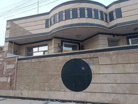 السلام عليكم دار للبيع مساحه ١٨٠موقع الدار نهايه شارع السوق يم مولده حجي لفته الاستفسار ***********
