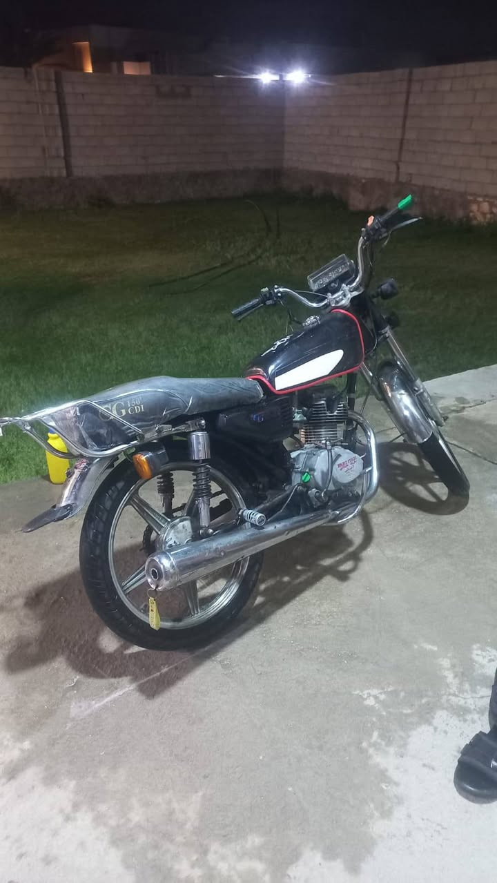 سلام عليكم موطور للبيع موديل 19 محركه ما مفتوح ولا مجفت سعره 300 وبي مجال راسلني وما اقصر وياك مكاني رمادي جويبه الرقم ***********
