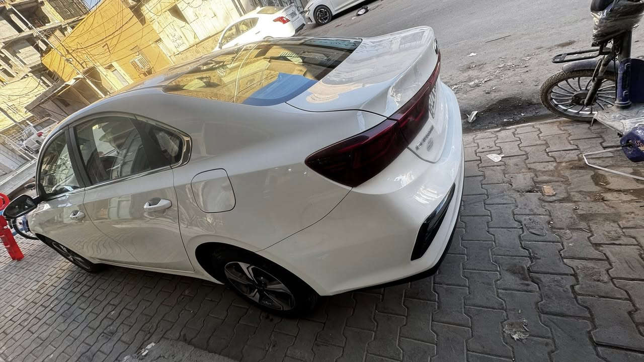 سيراتو 2019 لوحات اربيل السياره مكفوله من الدعاميه للدعاميه السياره كلش نضيفه جلخ ما بيها كشره نضيف جداً السياره ما بيها اي عيب 
المواصفات 
بصمه 
ترحيب مع مري كهرباء 
صندوق ذكي 
تشغيل عن بعد 
كروس مثبت سرعه 
تحكمات مقود 
تبريد خلفي 
وضعيات قياده 
حساس امامي خلفي 
للتواصل *********** السياره عارضه على 172 بيها مجال كلش بسيط
