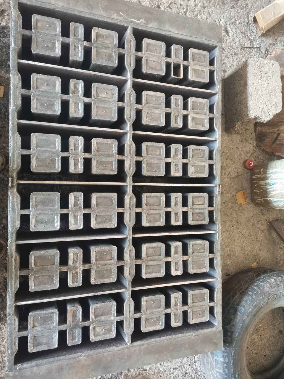 السلام عليكم.. كل عام وأنتم بخير وأعاده الله علينا وعليكم بالخير والبركة.. حداده لتصنيع القوالب بكافه القياسات وحسب الطلب كركوك الحي الصناعي. مع تجفيت الكابسات وملحقات معمل بلوك ***********
