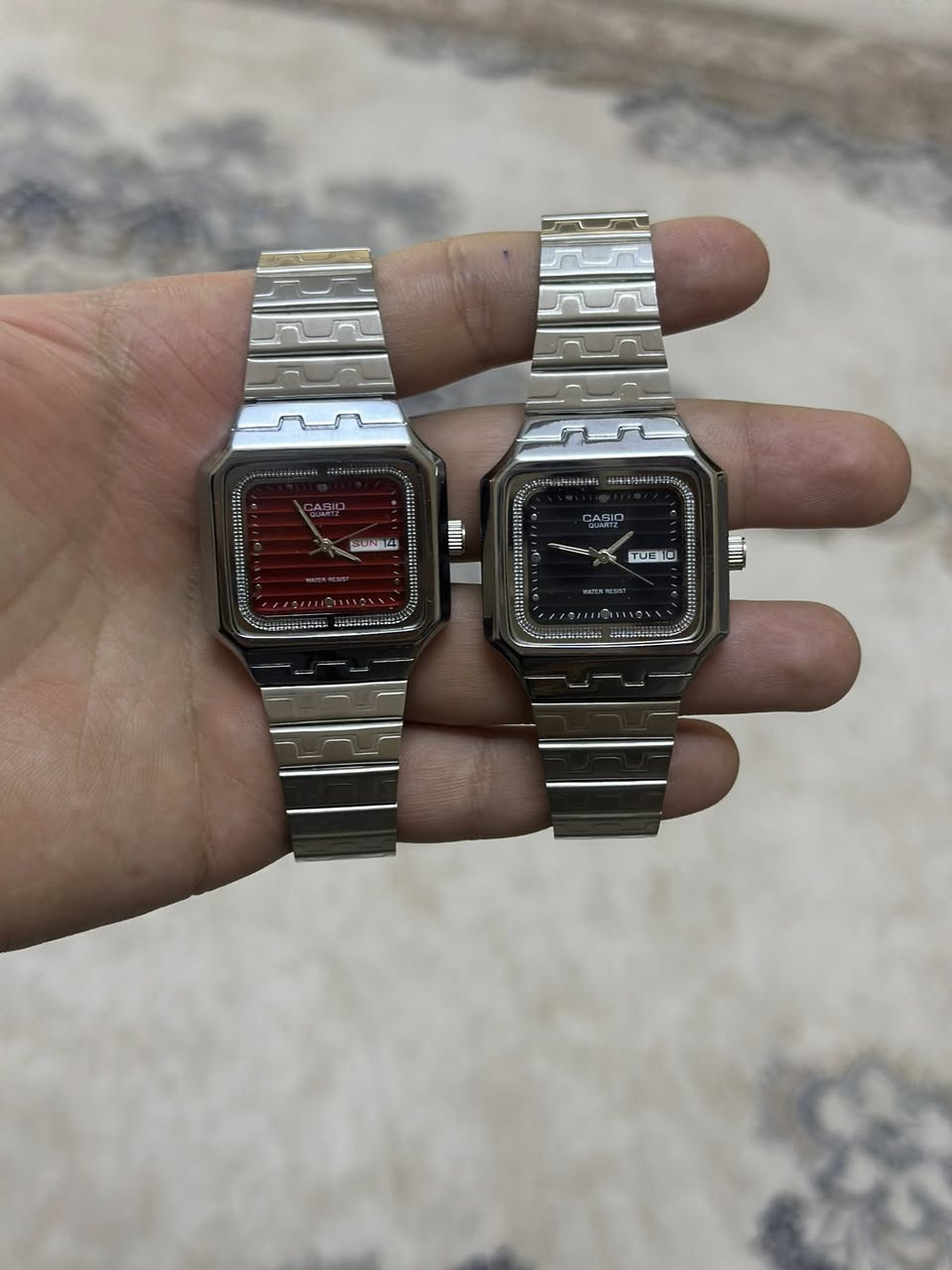 ساعات كاسيو عدد قطعتين  طلعلي بالامزون ستيل بالكامل عداد تاريخي شغالات ونظيفات كلش قطع مميزه من كاسيو + سبحه تراب كهرب كركوشه مطليه بالفضه سعرهن / 17 الف 
يوجد توصيل لجميع محافظات ***********
