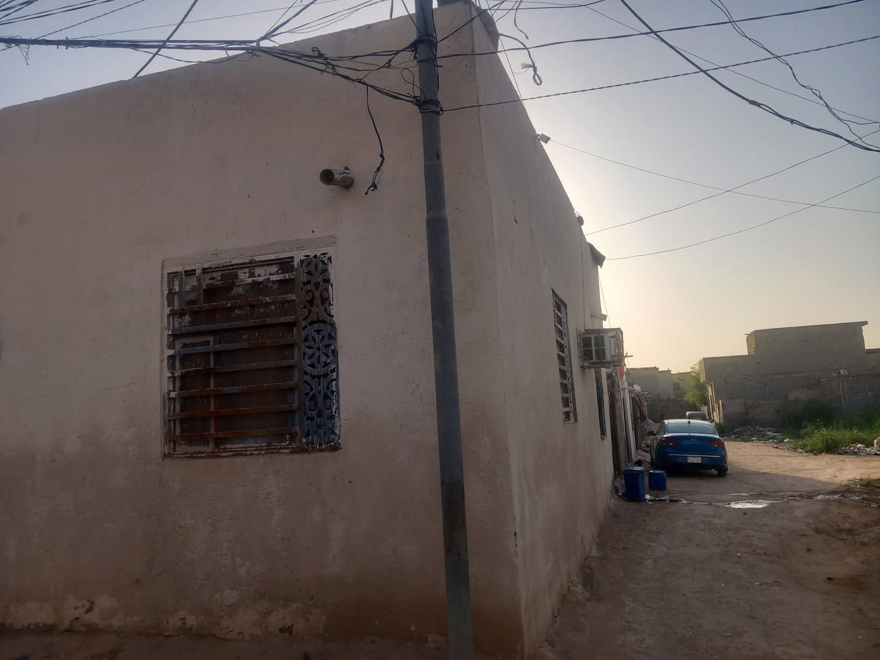 سلام عليكم
عندي بيت لبيع مساحته ١٠٠ متر مربع ركن يحتوي على ستقبال + صحيات خارجيه + صاله + صحيات داخلية + غرفة نوم + مطبخ +منور + درج + غرفتين مهيكلات بطايق لثاني
العنوان
كربلاء المقدسه الشبانات قرب شارع الحولي ١٠٠ نزلت سيد اسماعيل مقابيل حي الزهراء  فرع حسينية ابوالفضل العباس ع السعر ٤٥ مليون  ملاحظه 
البيت على طريق زوار الحسين ع
يبعد عن الإمام لحسين ٣ كيلو متر
الاتصال على هاذه الرقم وبي واتساب ***********
