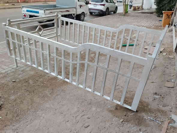 محجل كيه نثيه شغل درجه اوله كامل مكمل بس تسد بسعر مناسب الاستفسار الاتصال على الرقم 
***********
