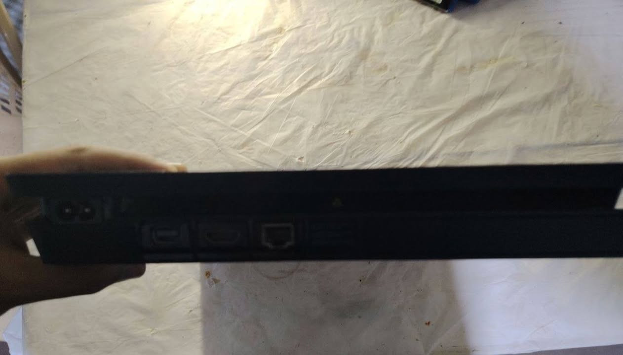 ما داخل تصليح نظيف واحد تيره Playstation 4 slim 
ثنين يدات وقاعده وثلاث اقراص
السعر ٣٧٠ 
للتوصل والستفسار هاذا معرف انستاقرام qasm_1n


**إذا كنت صاحب هذا الإعلان وتريد حذفه لأي سبب، رجاءا أرسل رسالة إلى الدعم الفني**