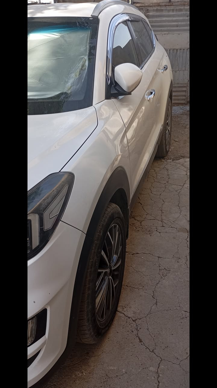 السلام عليكم للبيع توسان موديل ١٩ خليجي باسمي فول مواصفات مصبوغه حزام السونار بلمنشور  السعر ١٦٠ المكان بغداد البياع شقق حي السلام الرقم *********** بي  واس اب او ***********
