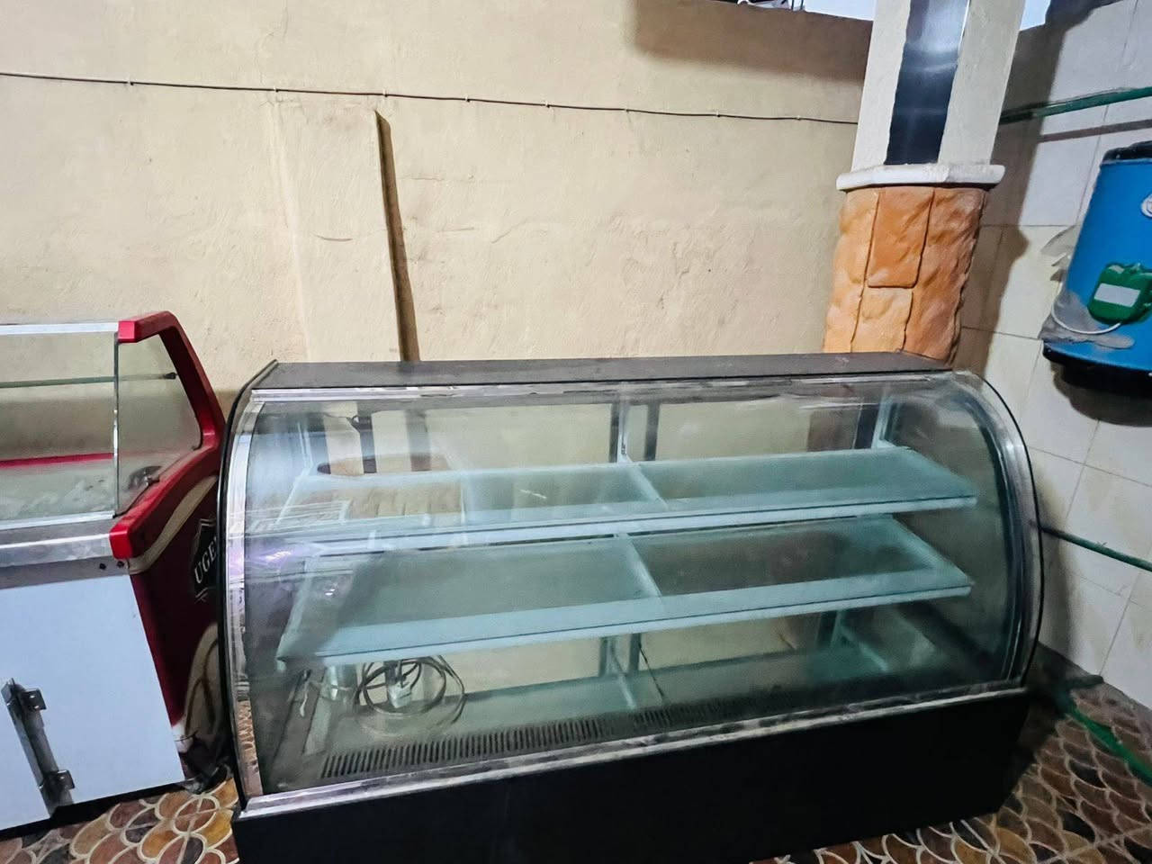 براد كيك للبيع شغال ع الفحص 
واتساب ***********
