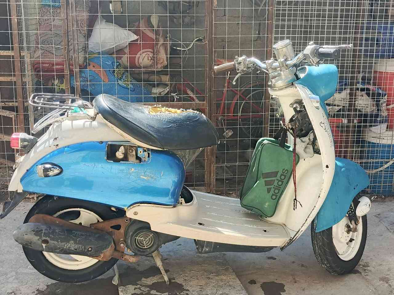 السلام عليكم دراجه مصريه للبيع الدراجه شغاله سلف هندر كهربائيات تايرات جدد عوزه بس باتري السعر 200 وبيه مجال قليل واتساب ***********
