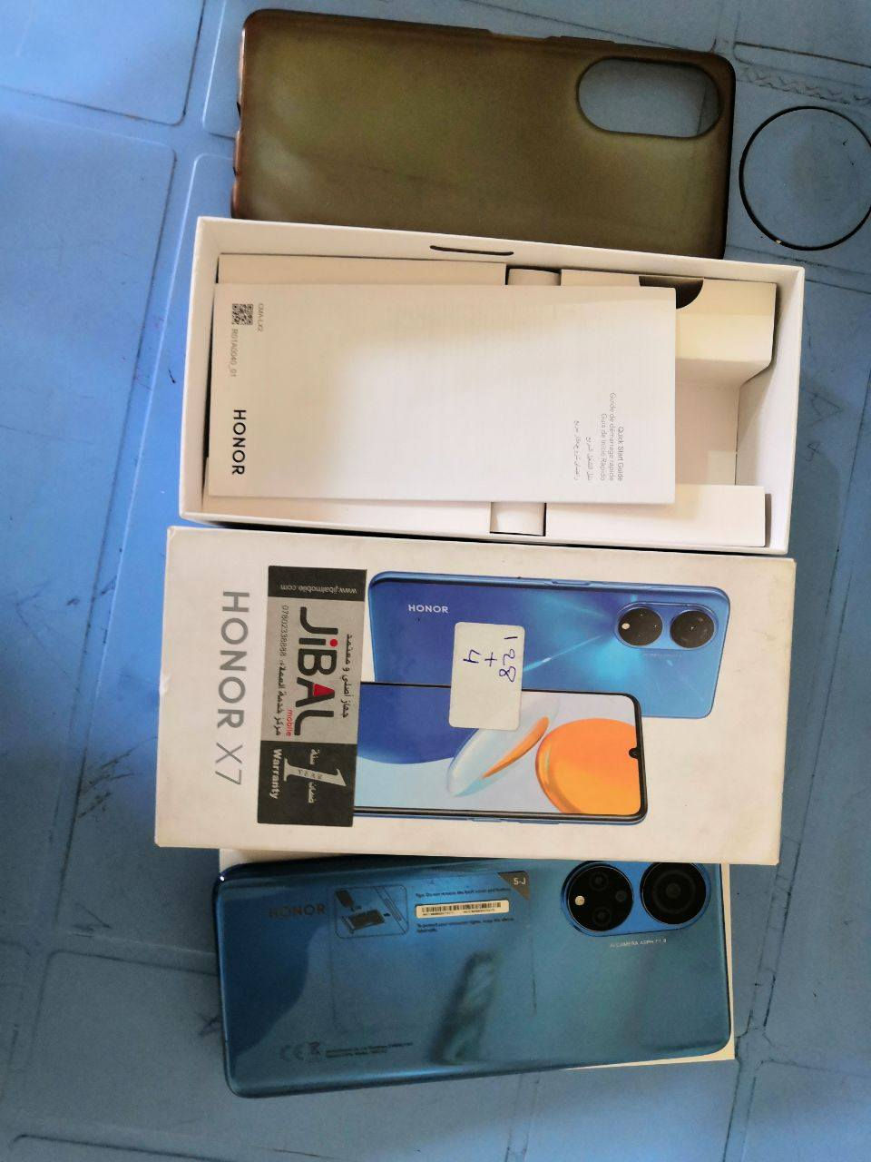 موبايل HONOR X7:
📱 الشاشة
الحجم: 6.74 إنش
النوع: IPS LCD
الدقة: 1600×720 (HD+)
معدل التحديث: 90Hz

⚙️ الأداء
المعالج: Snapdragon 680 (ثماني النواة)
كرت الشاشة: Adreno 610
الرام: 4GB
التخزين: 128GB (يدعم كرت ذاكرة)

📸 الكاميرات
الخلفية (4 كاميرات):
48MP رئيسية
5MP واسعة
2MP ماكرو
2MP عزل
الأمامية: 8MP
تصوير فيديو: 1080p

🔋 البطارية
السعة: 5000mAh
الشحن: 22.5 واط سريع

📲 النظام والميزات
النظام: Android 11 + Magic UI 4.2
بصمة: جانبية
يدعم: 4G، بلوتوث 5.1، WiFi، USB-C
يوجد مدخل سماعات 3.5mm

⚖️ التصميم
الوزن: 198 غرام
السماكة: 8.6 مم
ملاحضة :المكان بغداد جميلة الثانية لا يوجد توصيل السعر 150 قابل للتفاوض للجادين النضافة 90% زر الباور لا يعمل لكن حساسات البصمة فيه تعمل يجي مع الملحقات الي موجودة بالصورة


**إذا كنت صاحب هذا الإعلان وتريد حذفه لأي سبب، رجاءا أرسل رسالة إلى الدعم الفني**